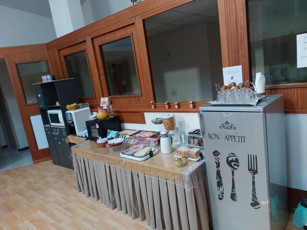 Cristal Lake Affittacamere 이스프라 외부 사진